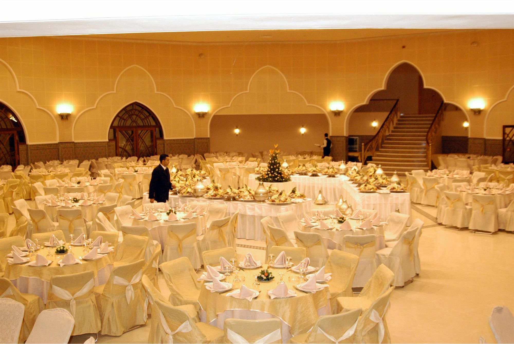 เมนเซห์ ดาเลีย Hotel แมกเนส ภายนอก รูปภาพ