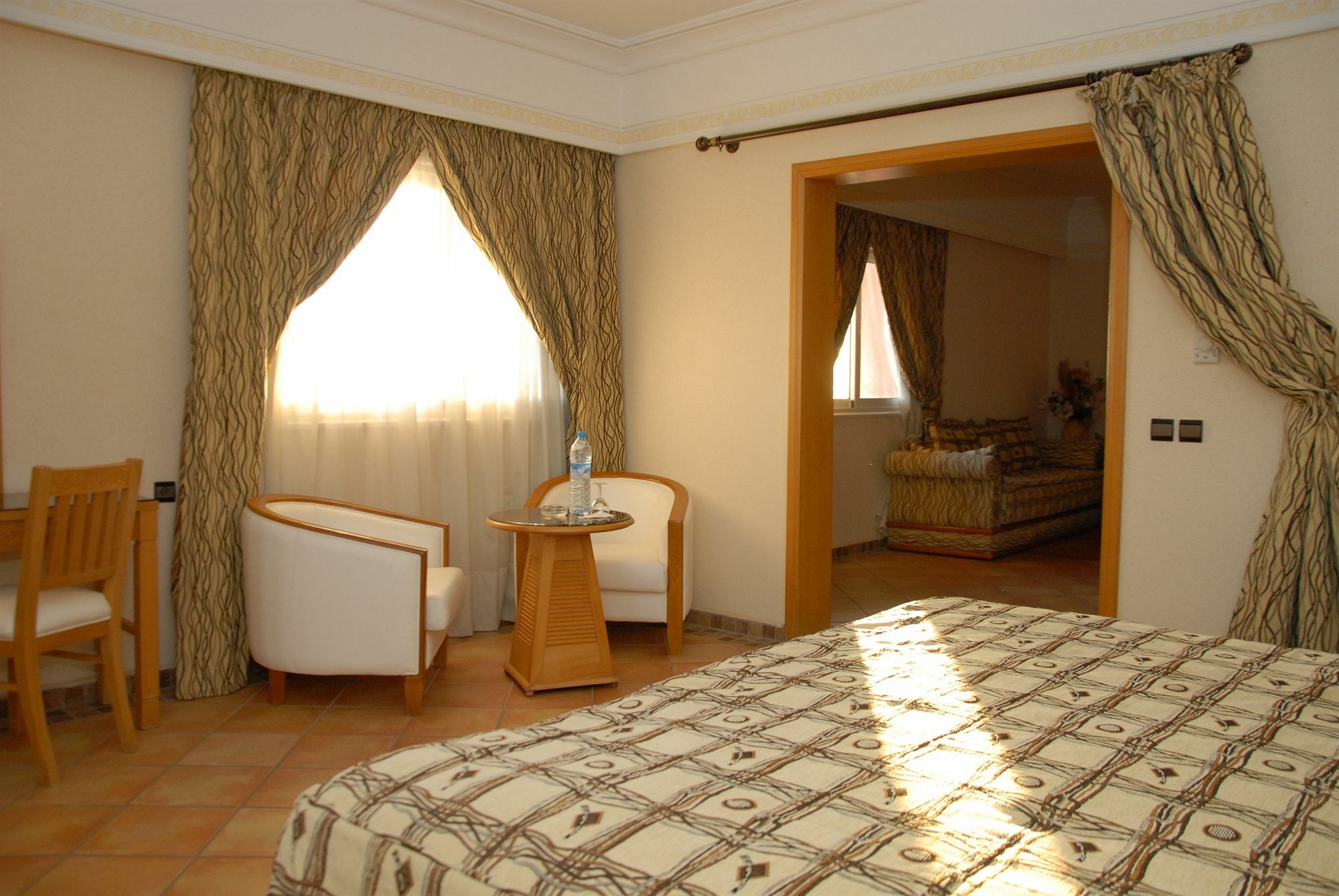 เมนเซห์ ดาเลีย Hotel แมกเนส ภายนอก รูปภาพ